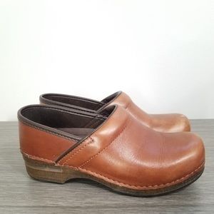 Brown leather Dansko XP’s